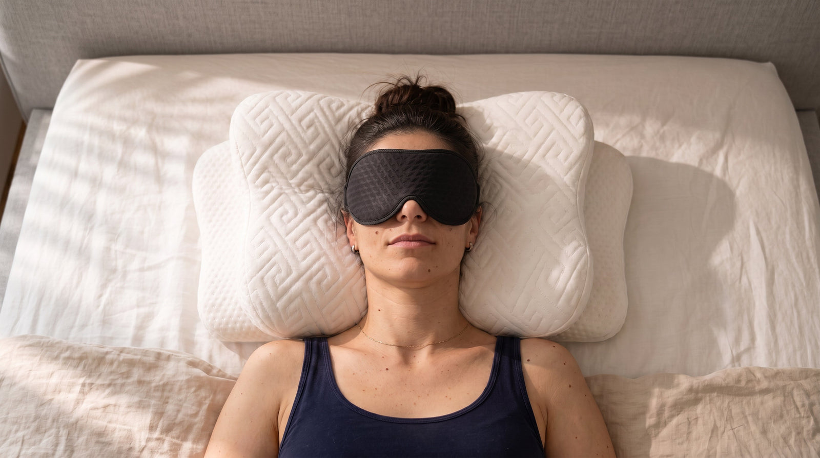 Schlafmaske & Melatonin: Warum Dunkelheit für erholsamen Schlaf so wichtig ist